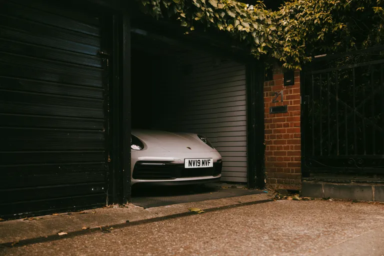 Ubezpieczenie garażu wolnostojącego - kupimy je w pakiecie razem z ochroną domu?